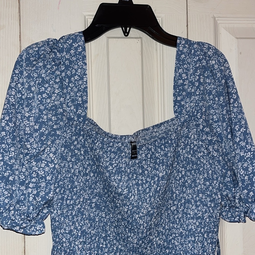NWOT Puffer sleeve floral dress - Picture 5 of 5